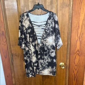 SHEIN Curve Black and White Top